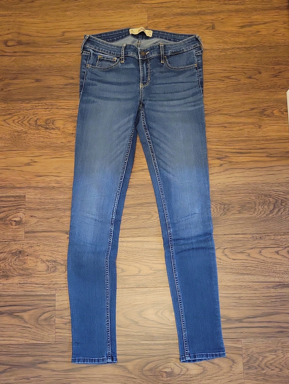 Hollister Women's Skinny Jeans in Medium Blue Wash